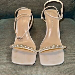 Betsey Johnson SB-Jacy Pearl Heel - Ivory - Bridal / Wedding shoe - Size 9